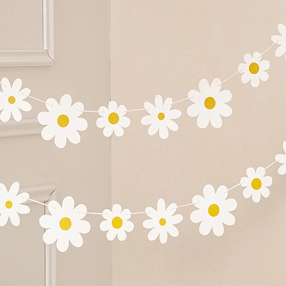 Obbty 2PCS White Daisy Flags Floral Banner Birthday Party Decoration