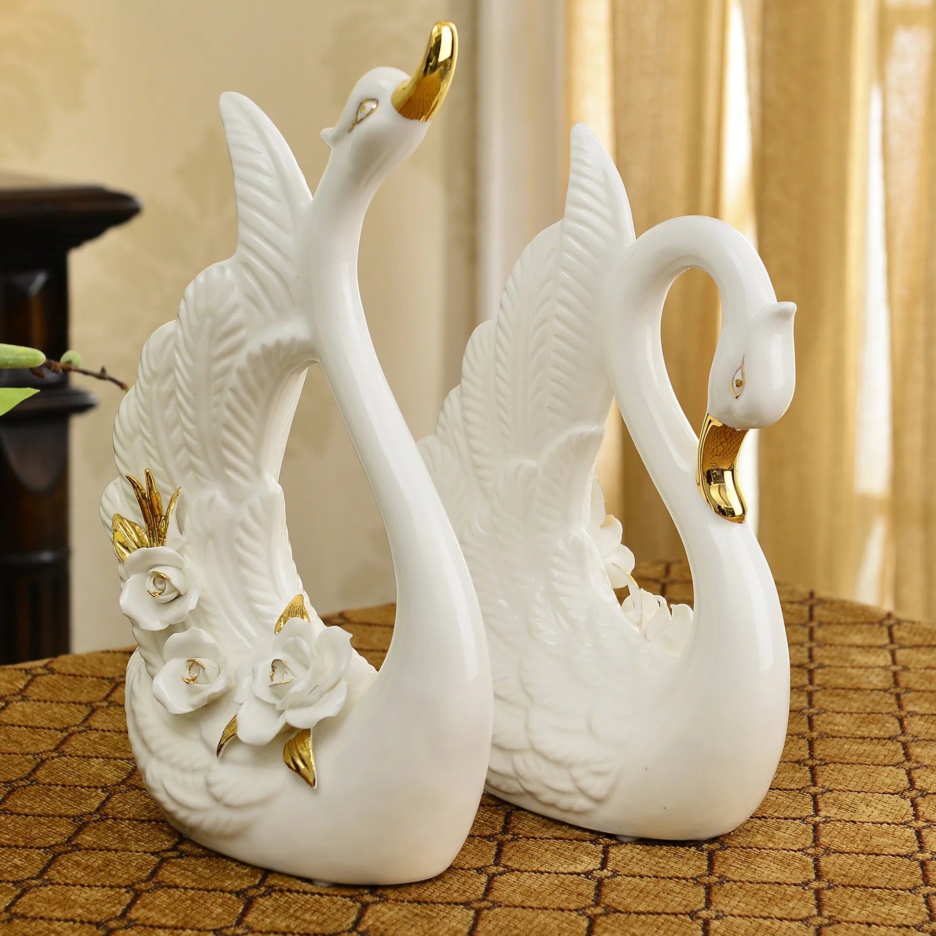 Obbty A Pair White Swan Lovers Home Decor Ceramic Crafts Porcelain Animal Figurines Wedding Decoration Lovers Gift W3075